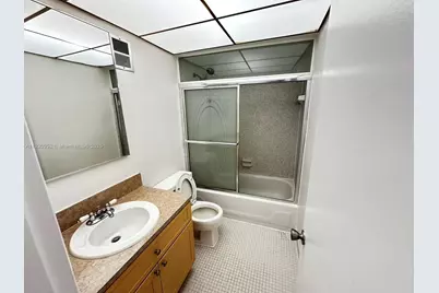 6915 W 16th Dr, Hialeah, FL 33014 - Photo 23