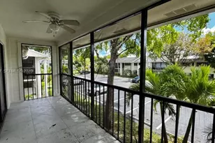 907 NE 199th St, Miami, FL 33179 - Photo 15