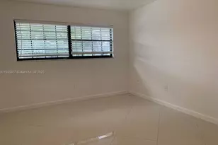 907 NE 199th St, Miami, FL 33179 - Photo 13