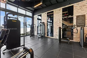 398 NE 5th St, Miami, FL 33132 - Photo 23