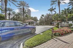 19101 NE Mystic Pointe Dr, Aventura, FL 33180 - Photo 9