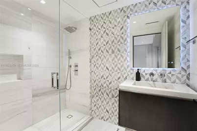 5875 Collins Ave #902, Miami Beach, FL 33140 - Photo 19