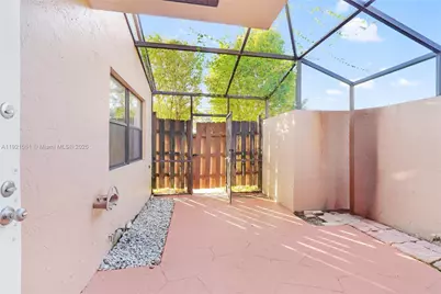 12393 NW 12th Ct, Pembroke Pines, FL 33026 - Photo 21