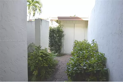 7625 SW 106th Ave, Miami, FL 33173 - Photo 39