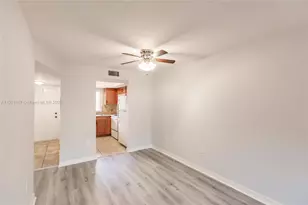 2680 Park Windsor Dr, Fort Myers, FL 33901 - Photo 9