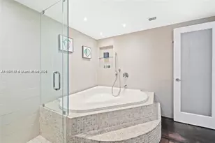 100 Bayview Dr, Sunny Isles Beach, FL 33160 - Photo 19