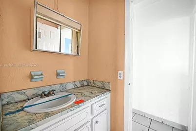 2614 W 8th Ct, Hialeah, FL 33010 - Photo 31