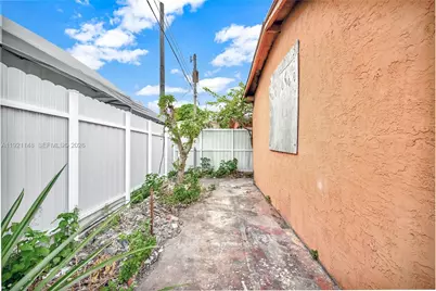 2614 W 8th Ct, Hialeah, FL 33010 - Photo 7