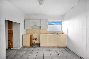 2614 W 8th Ct, Hialeah, FL 33010 - Photo 47