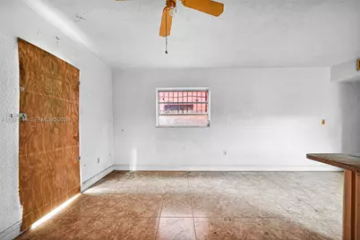 2614 W 8th Ct, Hialeah, FL 33010 - Photo 23
