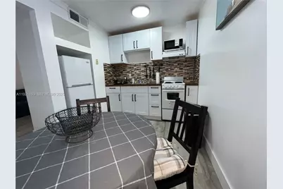 326 Wilson St #105, Hollywood, FL 33019 - Photo 5