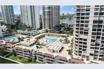 20191 E Country Club Dr #504, Aventura, FL 33180 - Photo 43