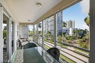 200 Diplomat Pkwy, Hallandale Beach, FL 33009 - Photo 31