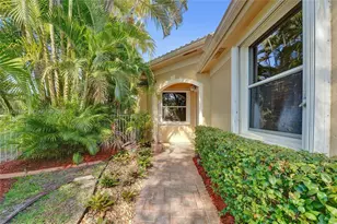 2456 Bay Isle Ct, Weston, FL 33327 - Photo 3