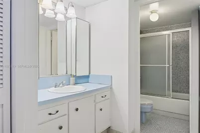 18071 Biscayne Blvd #802, Aventura, FL 33160 - Photo 11