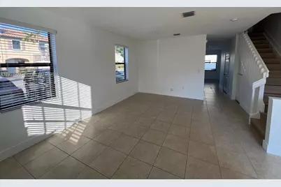 9399 W 33rd Ln, Hialeah, FL 33018 - Photo 9