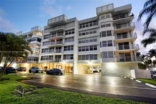 16570 NE 26th Ave, North Miami Beach, FL 33160 - Photo 37