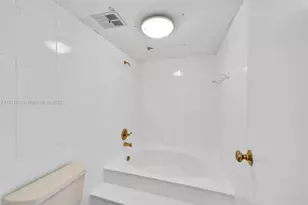 16570 NE 26th Ave, North Miami Beach, FL 33160 - Photo 19