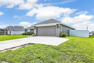 2405 Nelson Rd, Cape Coral, FL 33393 - Photo 3