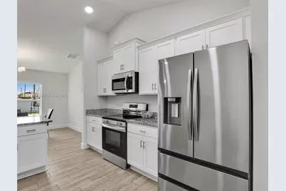 2405 Nelson Rd, Cape Coral, FL 33393 - Photo 17