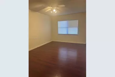 8290 Lake Dr #528, Doral, FL 33166 - Photo 7