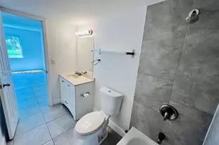 8405 NW 8th St, Miami, FL 33126 - Photo 13