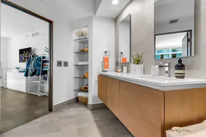 55 SE 6th St #3007, Miami, FL 33131 - Photo 15