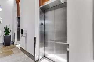 55 SE 6th St, Miami, FL 33131 - Photo 29