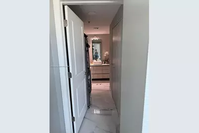 275 NE 18th St #1405, Miami, FL 33132 - Photo 19