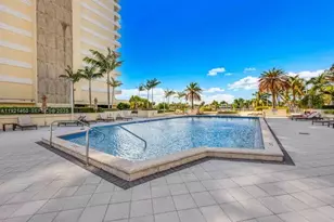 5600 Collins Ave, Miami Beach, FL 33140 - Photo 23