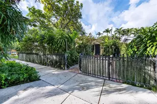 37 NE 44th St, Miami, FL 33137 - Photo 13
