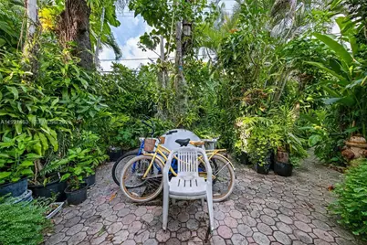37 NE 44th St, Miami, FL 33137 - Photo 33