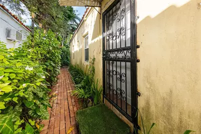 37 NE 44th St, Miami, FL 33137 - Photo 31