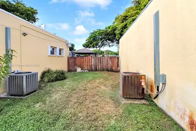 7332 Bay Hill Dr, Hialeah, FL 33015 - Photo 27