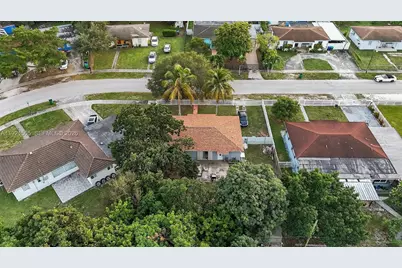 561 NW 190th St, Miami Gardens, FL 33169 - Photo 13