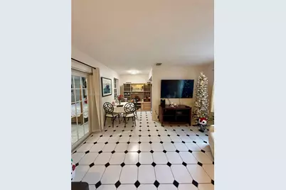 8070 NW 176th St, Hialeah, FL 33015 - Photo 7