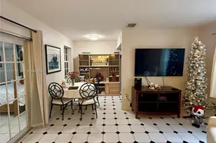 8070 NW 176th St, Hialeah, FL 33015 - Photo 7