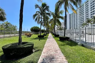 2899 Collins Ave, Miami Beach, FL 33140 - Photo 23