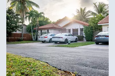 19030 NW 86th Ct, Hialeah, FL 33015 - Photo 3