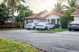 19030 NW 86th Ct, Hialeah, FL 33015 - Photo 3