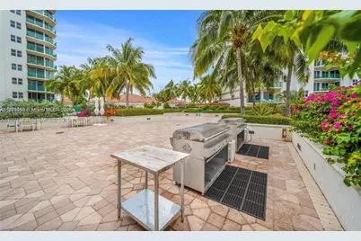 20000 E Country Club Dr #1207, Aventura, FL 33180 - Photo 25