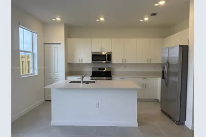 2746 SE 24th Ter, Homestead, FL 33035 - Photo 9