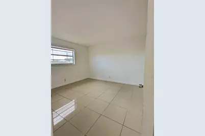 31 SE 2nd Ave #207, Hallandale Beach, FL 33009 - Photo 7