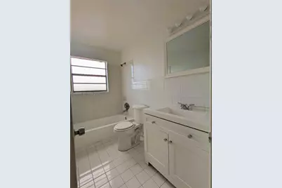 31 SE 2nd Ave #207, Hallandale Beach, FL 33009 - Photo 11