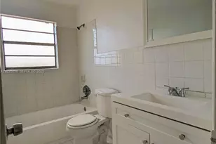 31 SE 2nd Ave, Hallandale Beach, FL 33009 - Photo 11