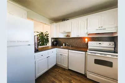 7900 Tatum Waterway Dr #506, Miami Beach, FL 33141 - Photo 5