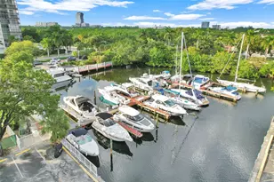 3401 N Country Club Dr, Aventura, FL 33180 - Photo 23