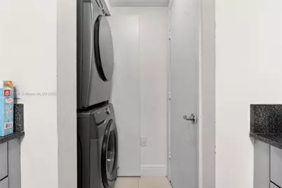 1871 NW S River Dr #1402, Miami, FL 33125 - Photo 11