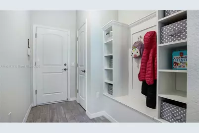 8605 Patron Ln, Lake Worth, FL 33467 - Photo 9