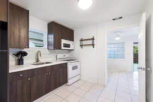 23 SW 8th St, Hallandale Beach, FL 33009 - Photo 7